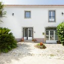 Vivenda com um jardim paradisíaco