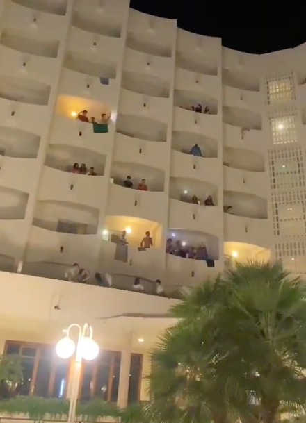 Jovens cantam “Homem do Leme” a uma só voz na viagem de finalistas. Veja o vídeo arrepiante