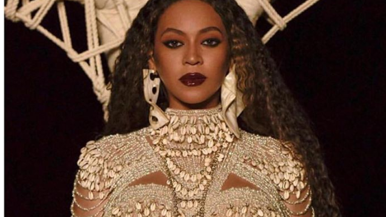 Beyoncé usa criação de designer portuguesa