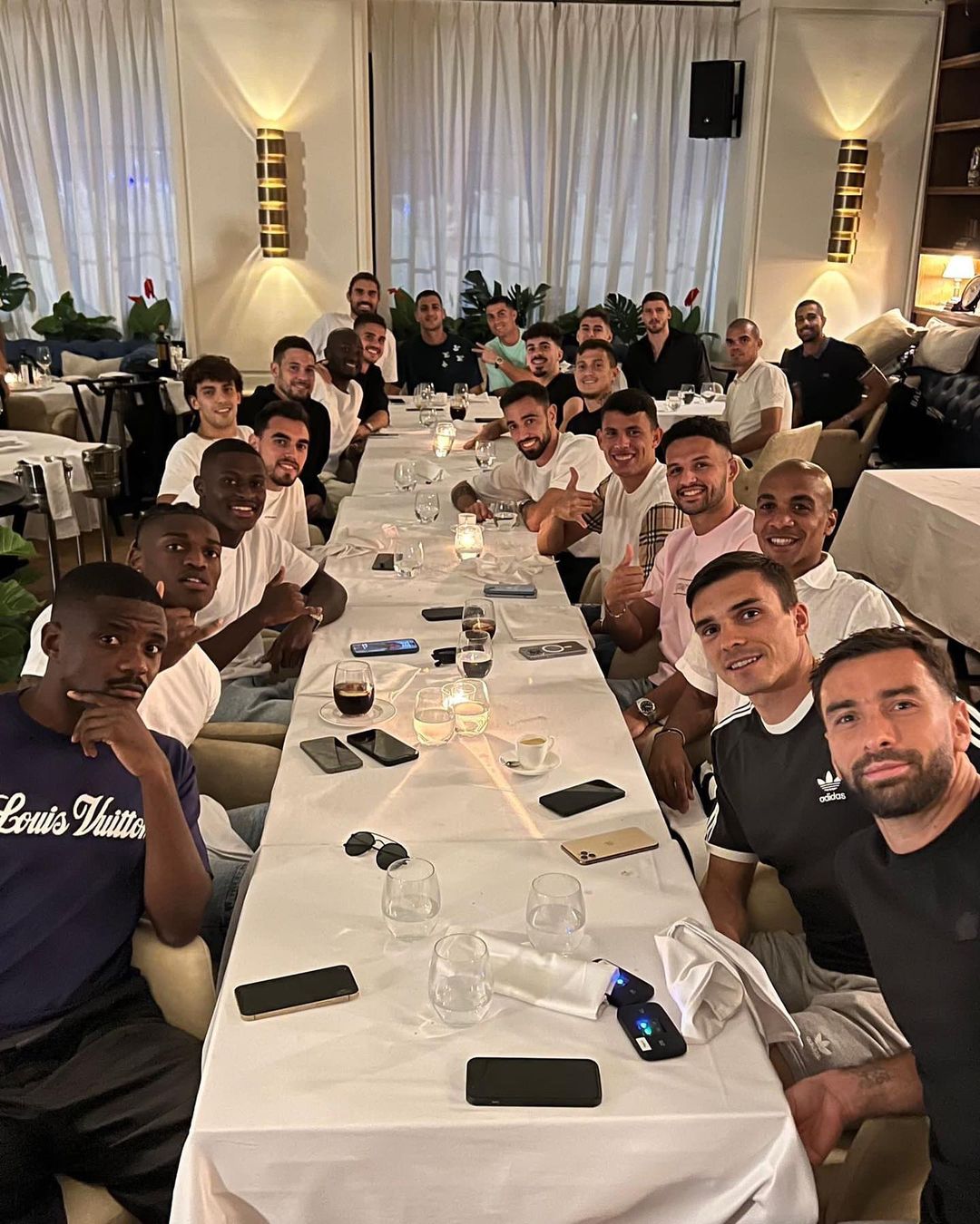 Saiba quanto custa comer no restaurante onde Portugal celebrou a vitória. O copo de vinho? 46€ (sim, por um)