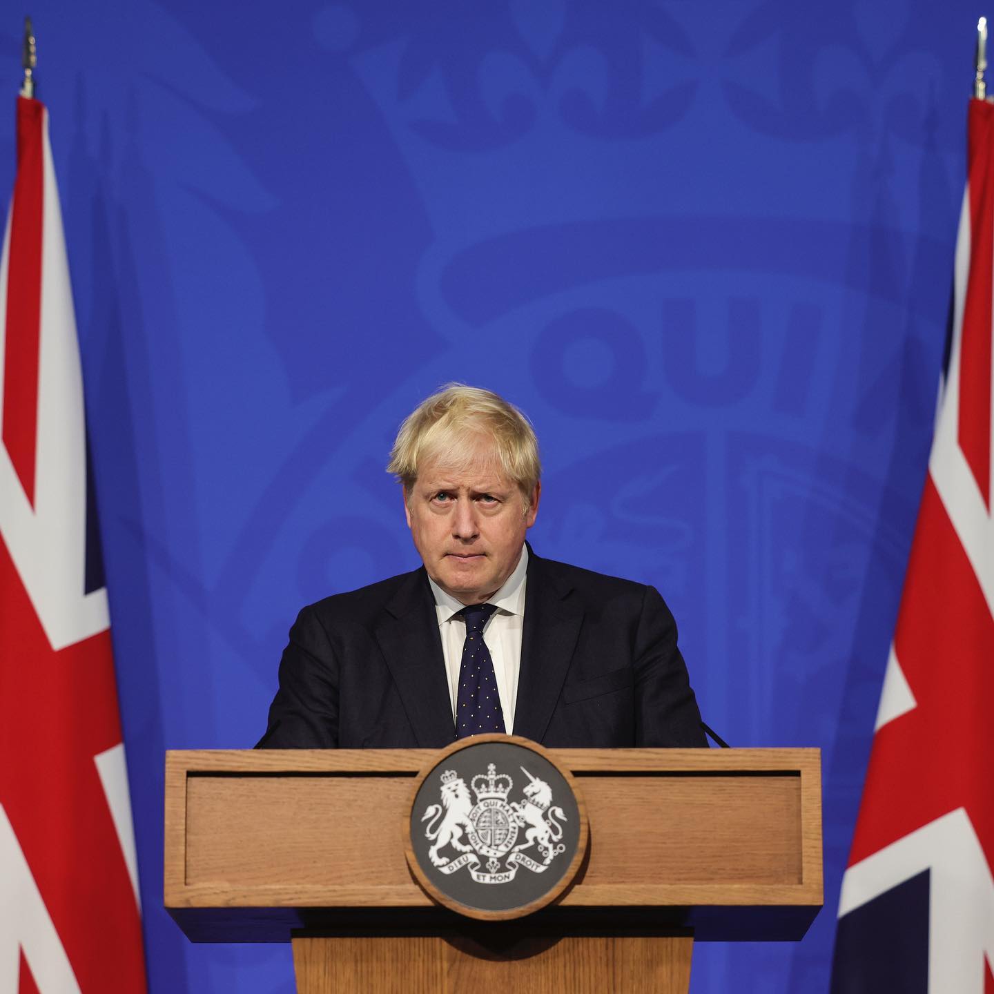 Boris Johnson quis saber se secador de cabelo podia ajudar a combater coronavírus. E falou com cientistas e médicos