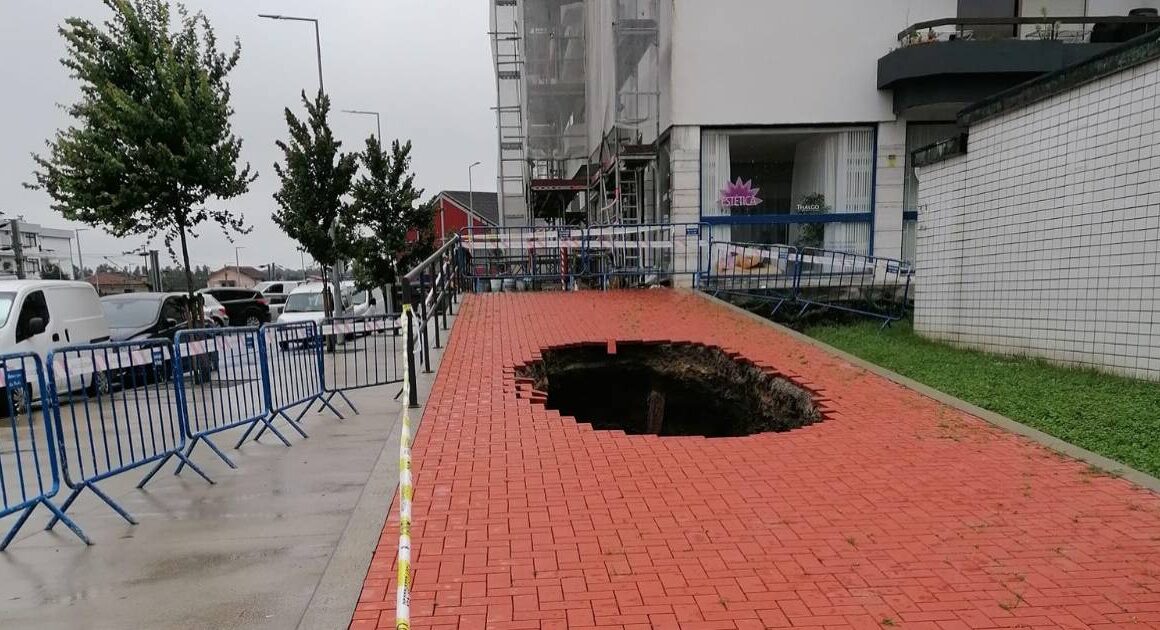 Esta cidade portuguesa tem uma cratera gigante na rua há meses e ainda ninguém fez nada