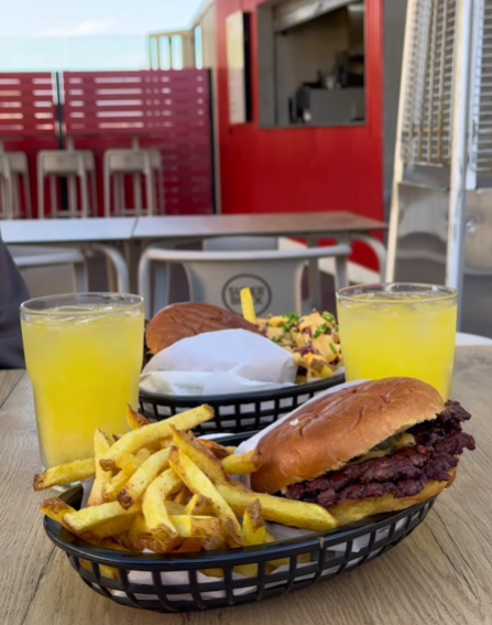 Dupe. Este novo spot em Lisboa tem os famosos smash burgers. Saiba quanto custam