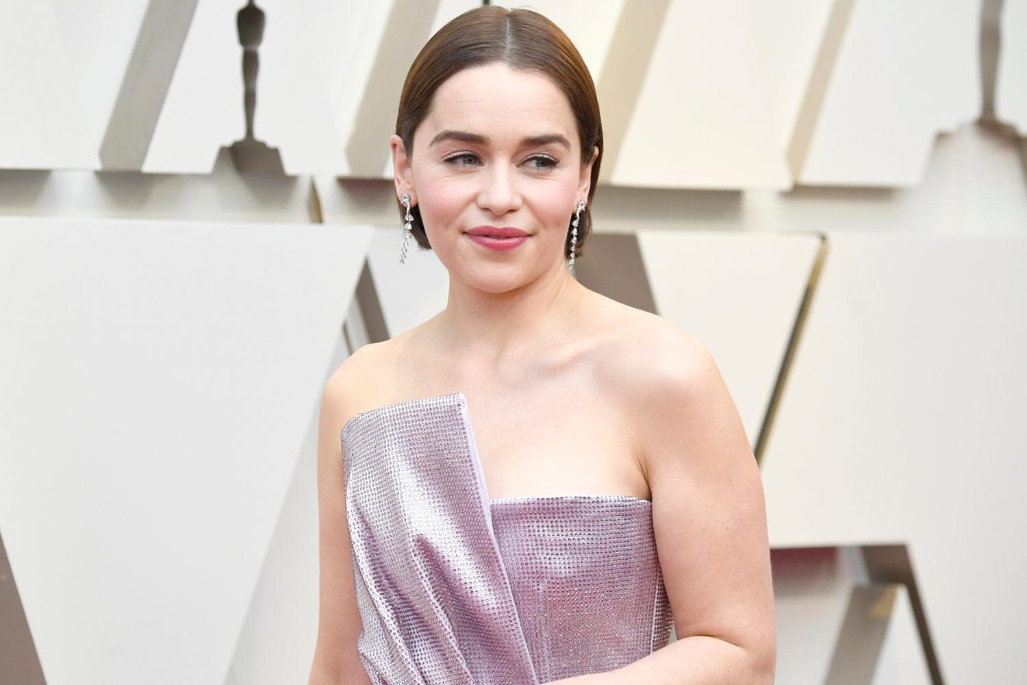 Os dois aneurismas que quase mataram Emilia Clarke durante “A Guerra dos Tronos”