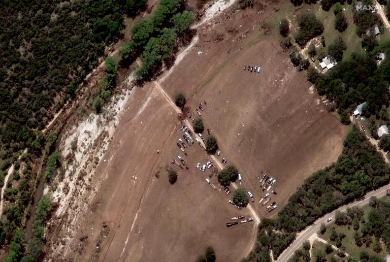 Imagens de satélite mostram o antes e depois das cheias devastadoras no Texas
