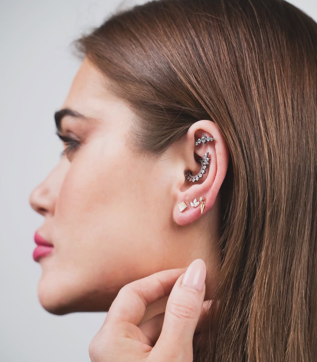 Neste novo estúdio de piercings, pode fazê-los com curadoria e uma técnica mais segura (e pouco usada)