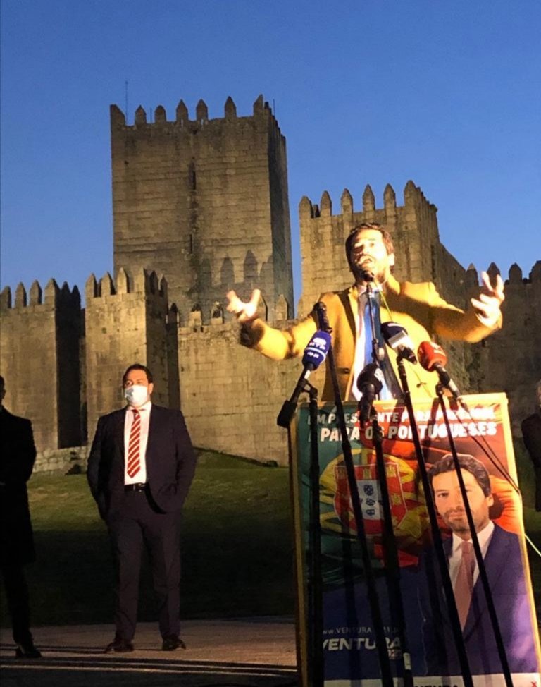 O jantar com 170 pessoas, os 2 ciganos chamados para apoiar Ventura e o carro da RTP vandalizado