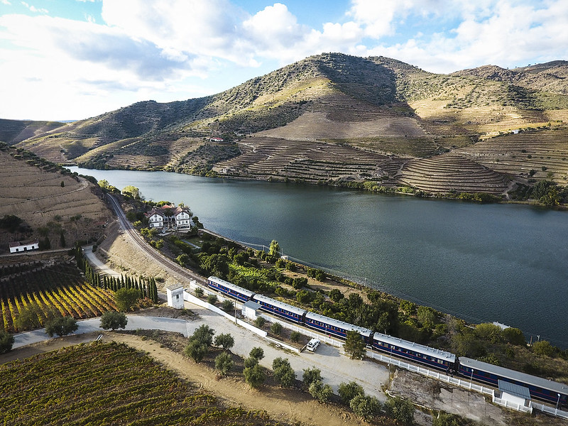 Esta é a última oportunidade para viajar no Comboio Presidencial com comida de chefs e vista para o Douro