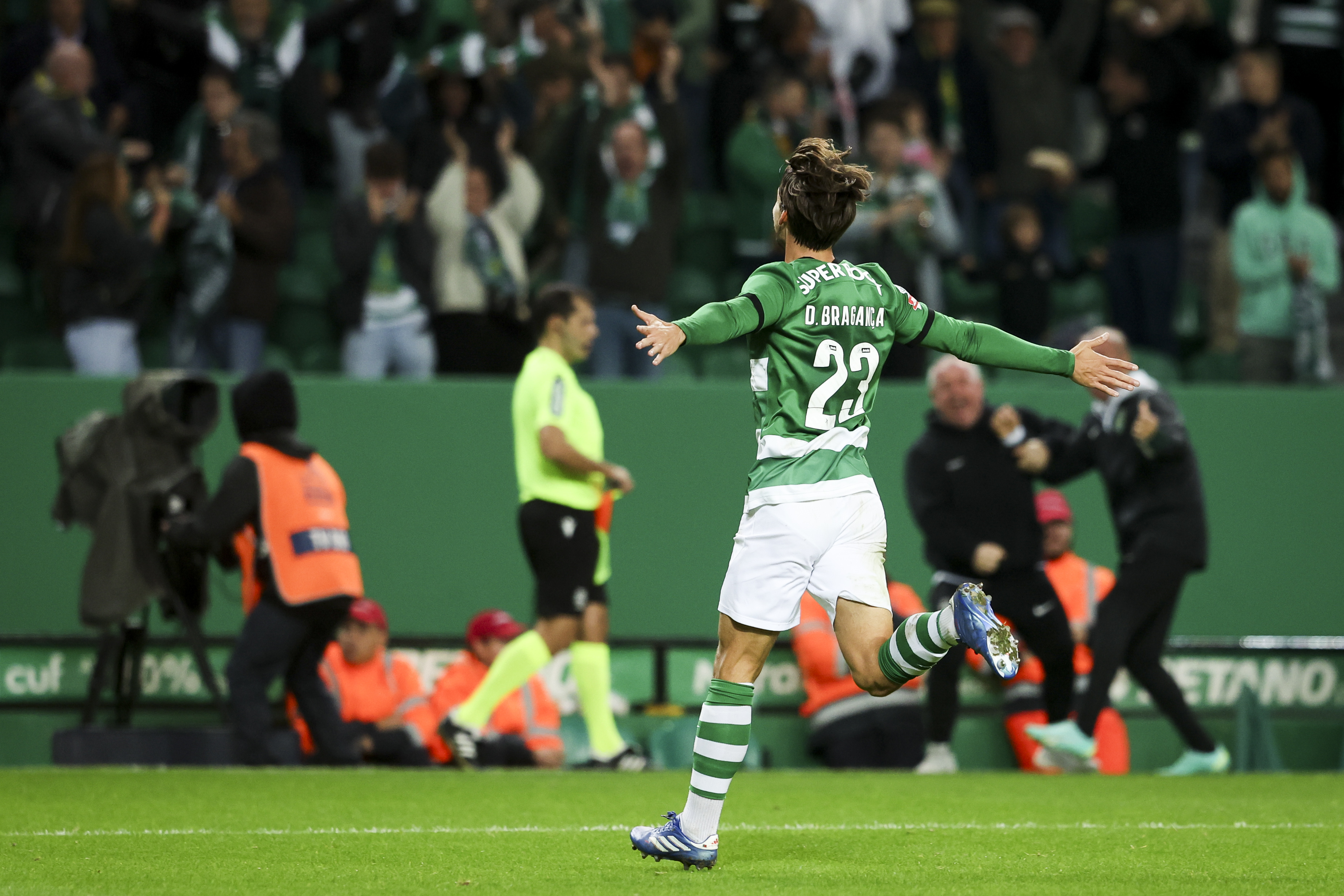 Análise Sporting 3-2 Estrela da Amadora: Leão acordou a tempo mas não fugiu  ao sofrimento - I Liga - SAPO Desporto