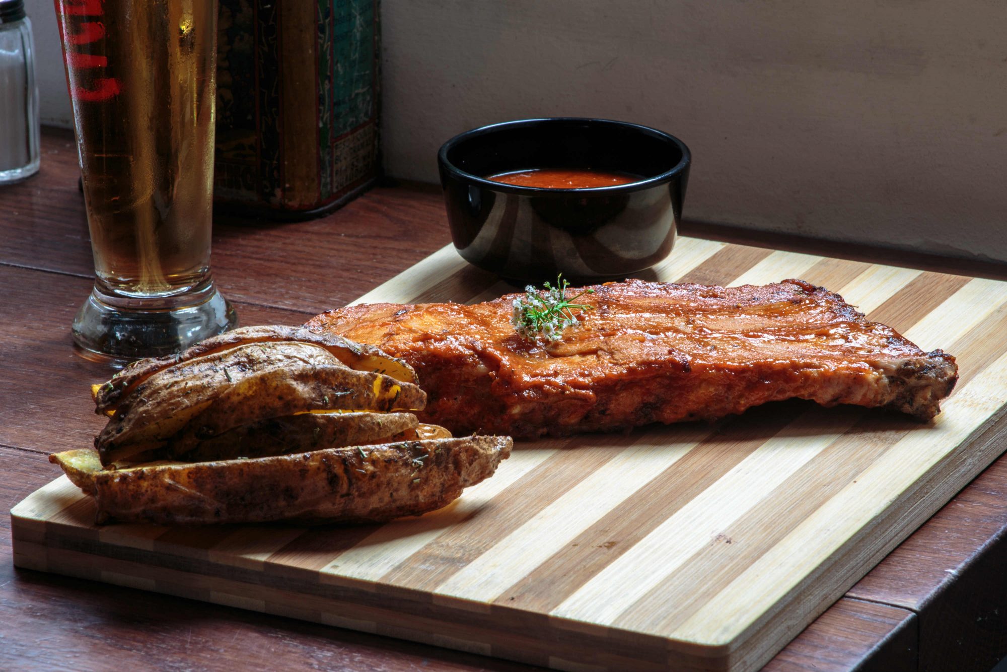 O brunch que tem all you can eat de entrecosto e all you can drink de cerveja