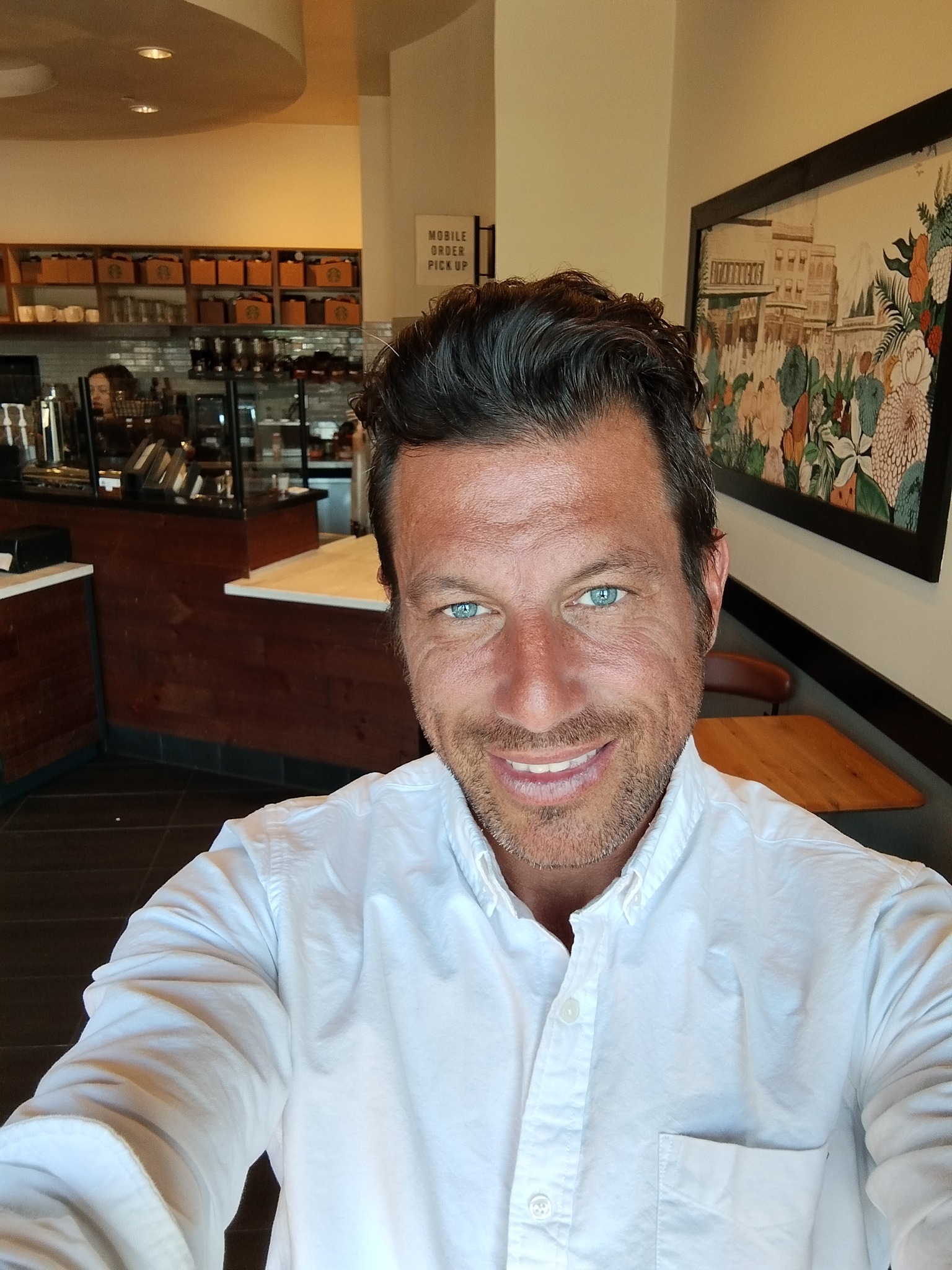 Homem decapita pais, foge em carro de golfe e canta Tina Turner e Stevie Wonder enquanto é detido