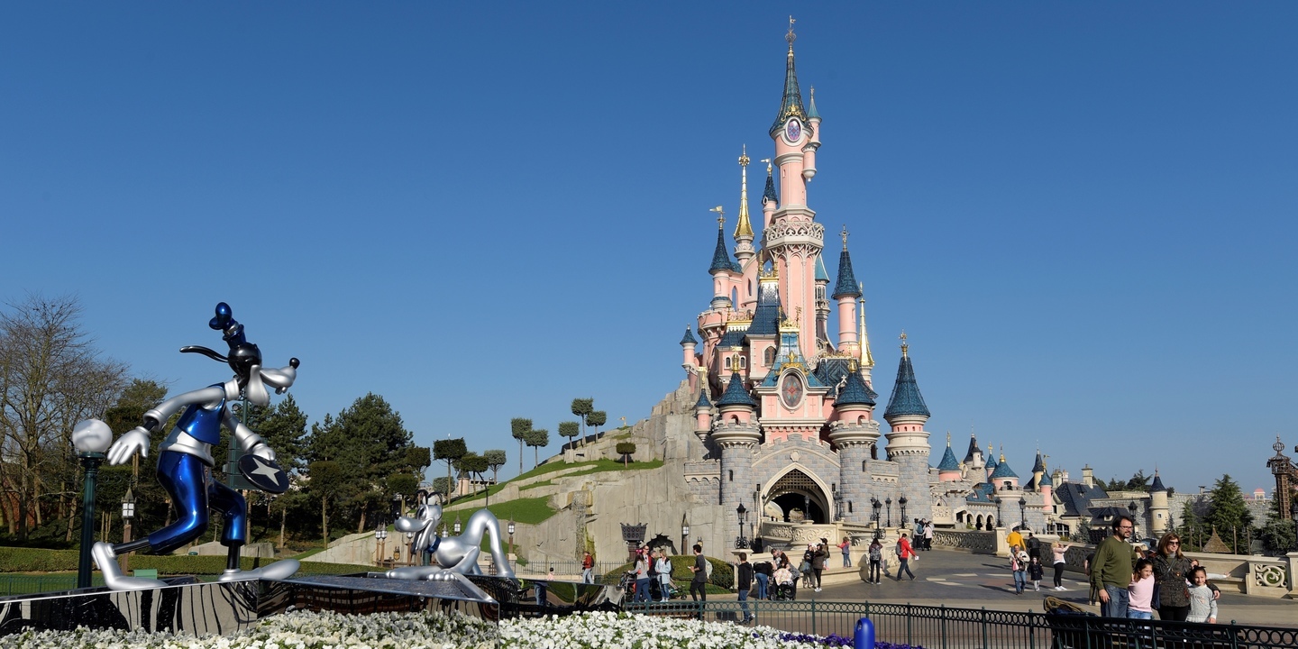 Comboio que levava eurodeputados de Bruxelas para Estrasburgo acaba por engano na Disneyland