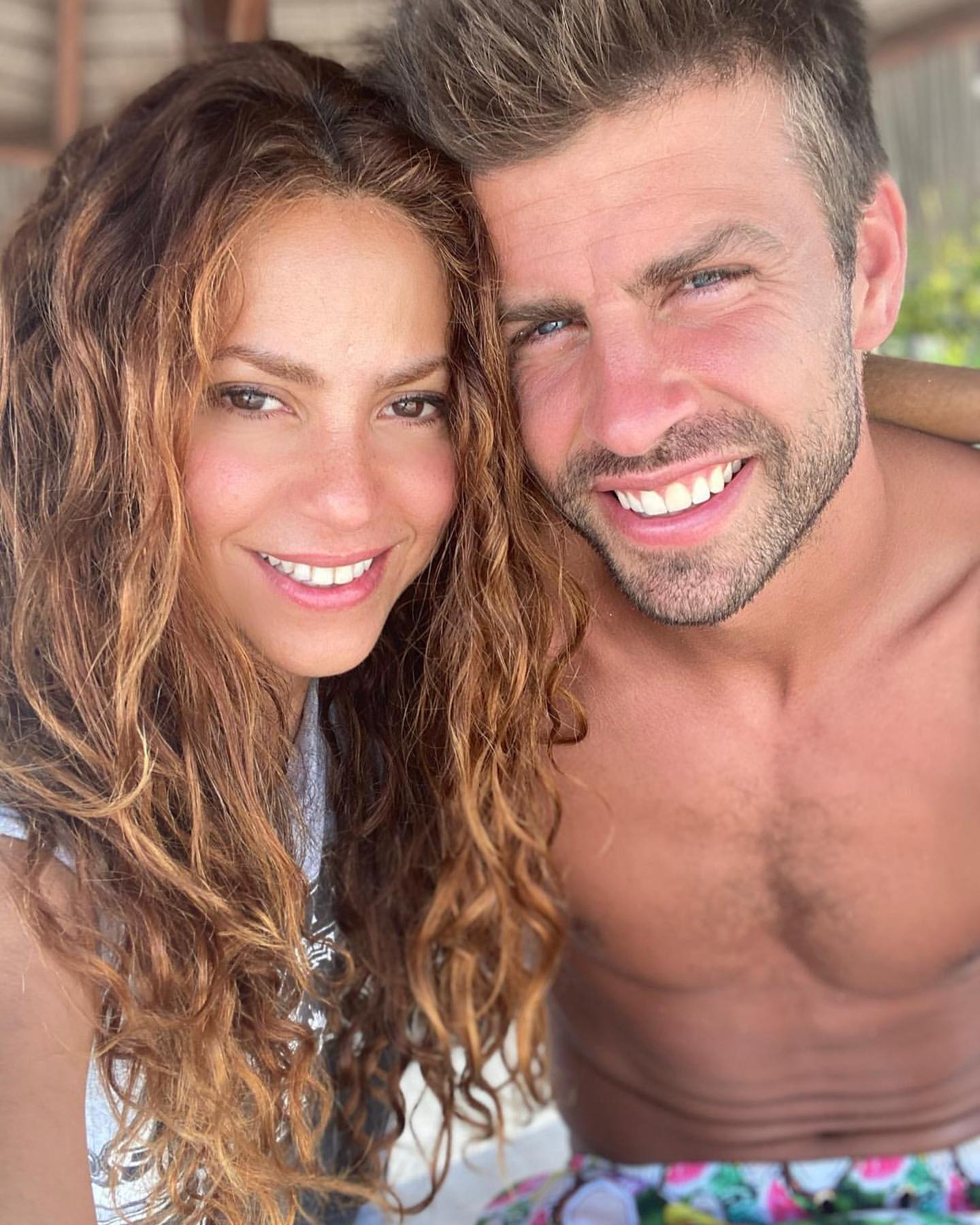Shakira confirma fim de relação com Piqué após rumores de traição com “jovem de 20 anos”