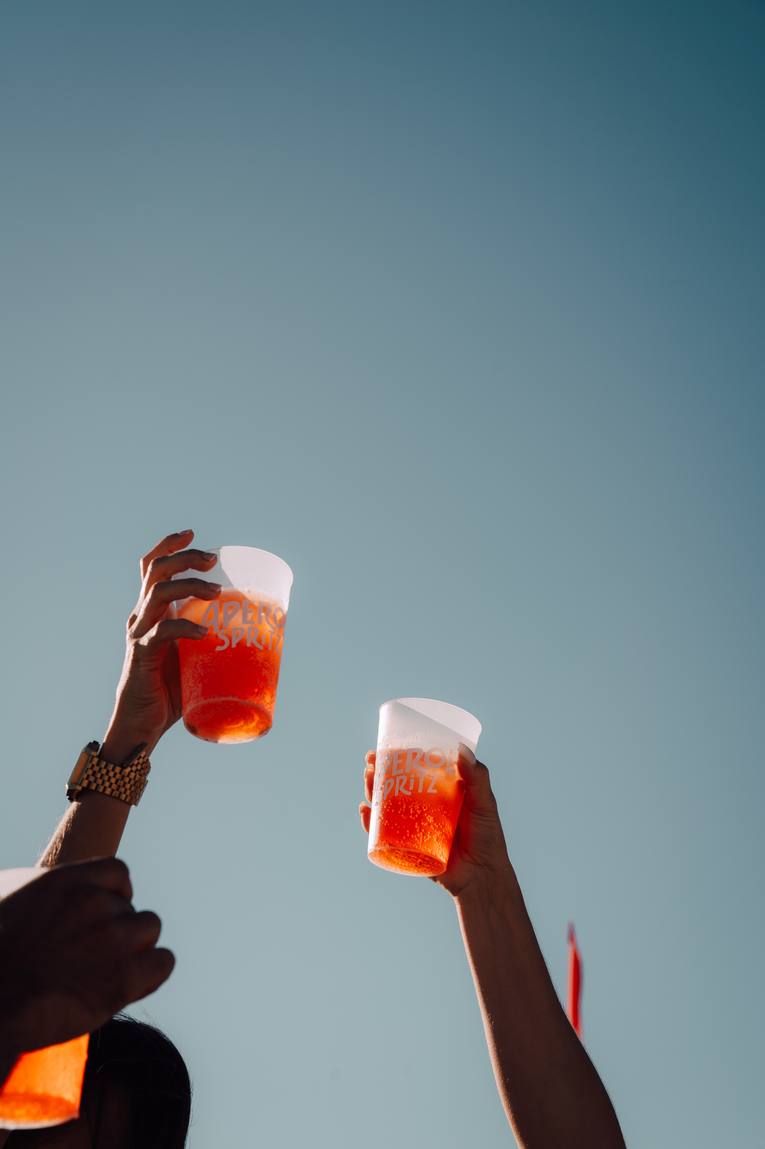 Vem aí uma festa ao pôr do sol na Costa da Caparica com DJ’s de renome, bebidas e entrada gratuita