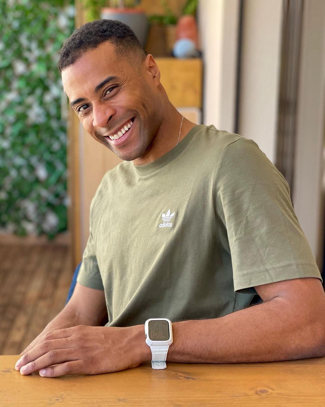 Nelson Évora vai ser pai pela primeira vez e já sabe o sexo do bebé. Veja o anúncio amoroso