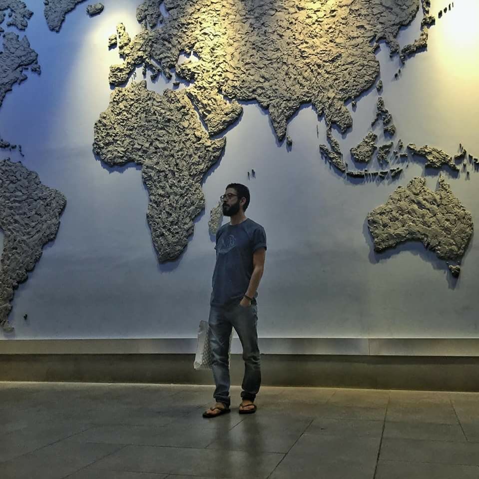 Este homem vive há 6 meses num aeroporto e por ali vai ficar mais dois anos