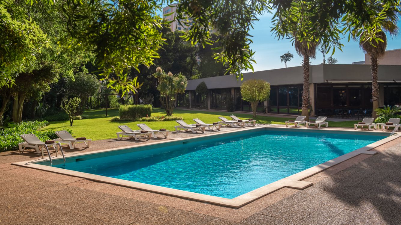 Neste hotel, reserve o brunch do Dia da Mãe e aproveite a piscina a tarde toda — à borla