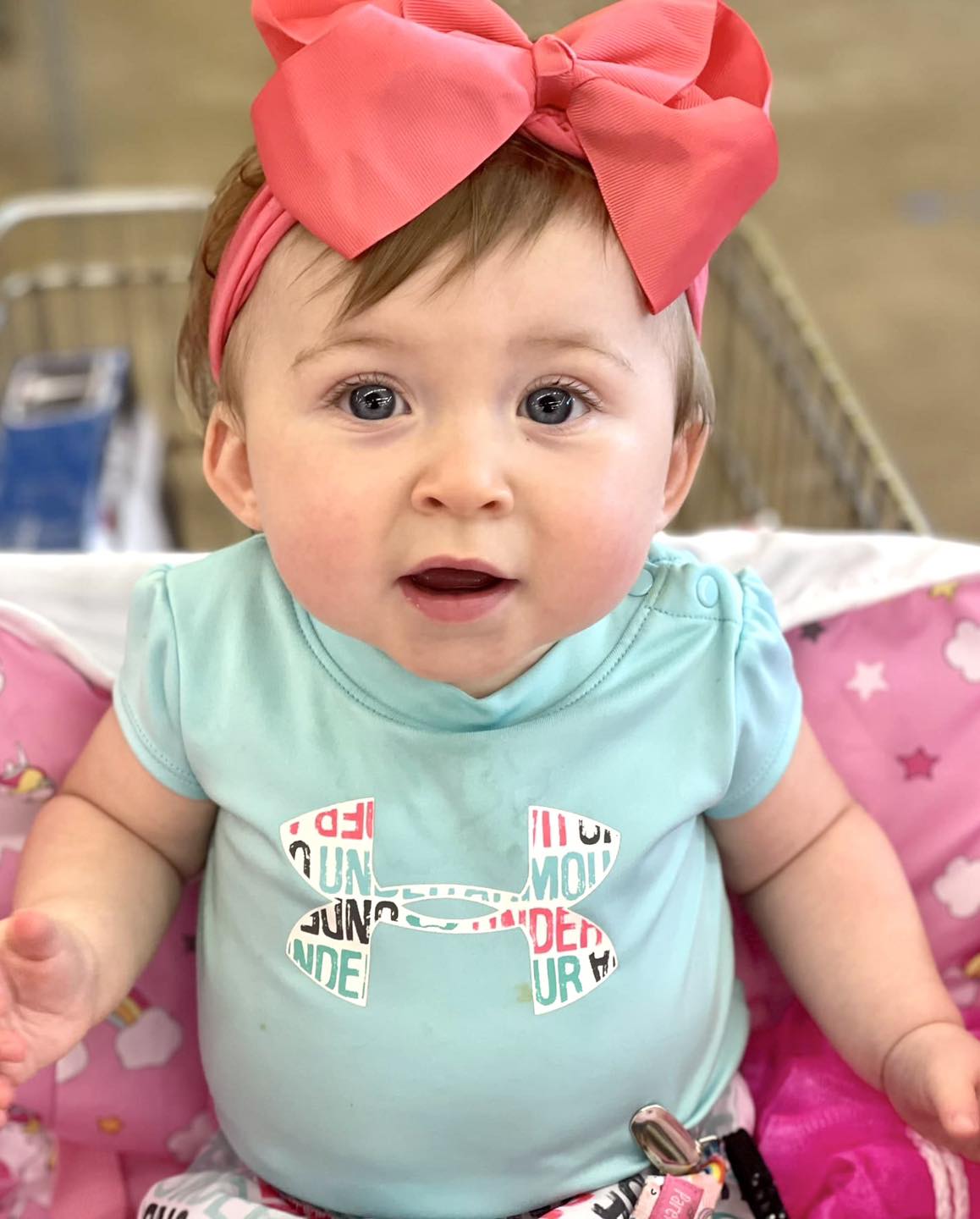 Mãe desespera para ter bebé de 9 meses de volta. Criança foi levada em carro roubado