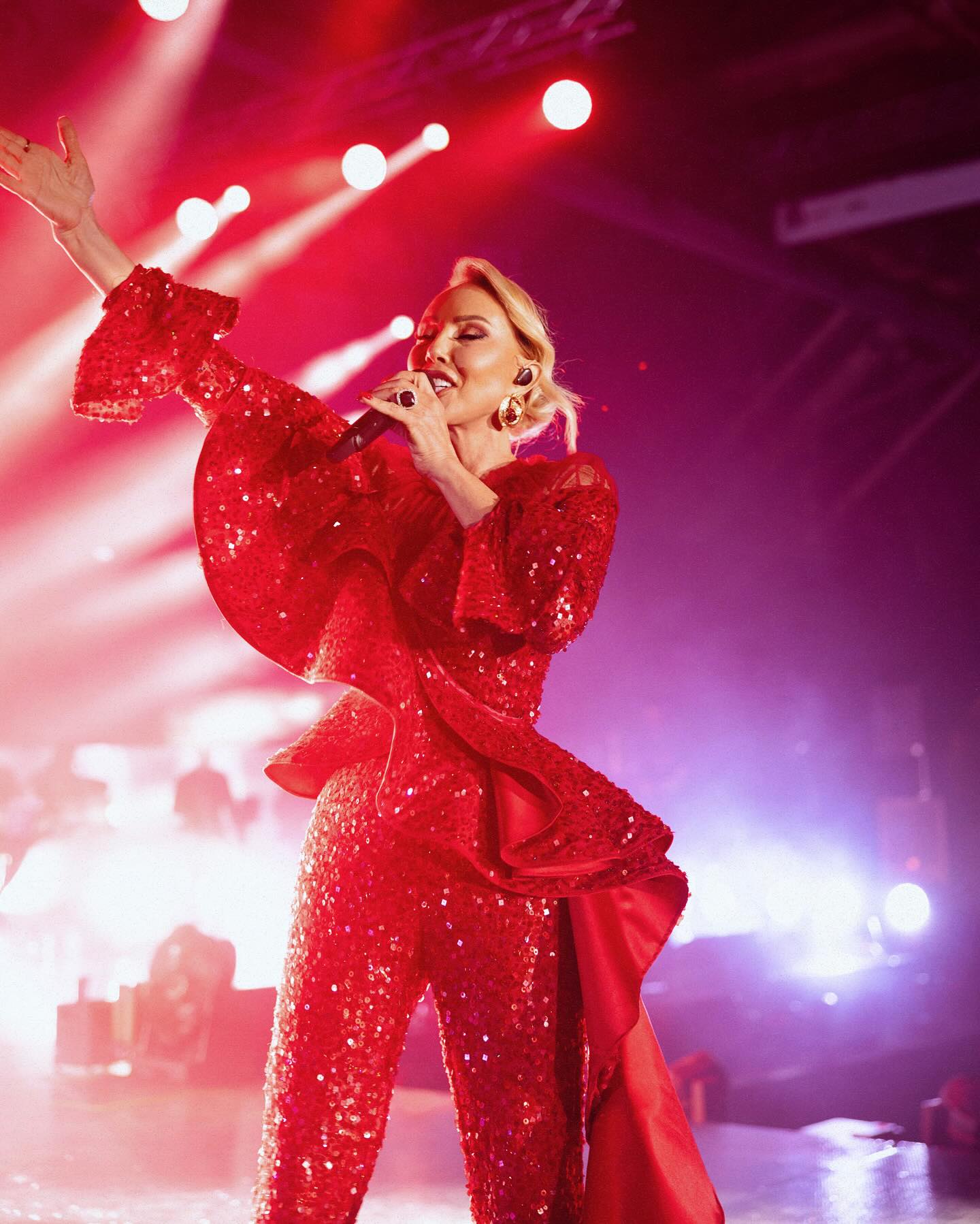 De símbolo da Jugoslávia a capa da “Vogue”. Quem é Lepa Brena, ícone pop dos Balcãs?