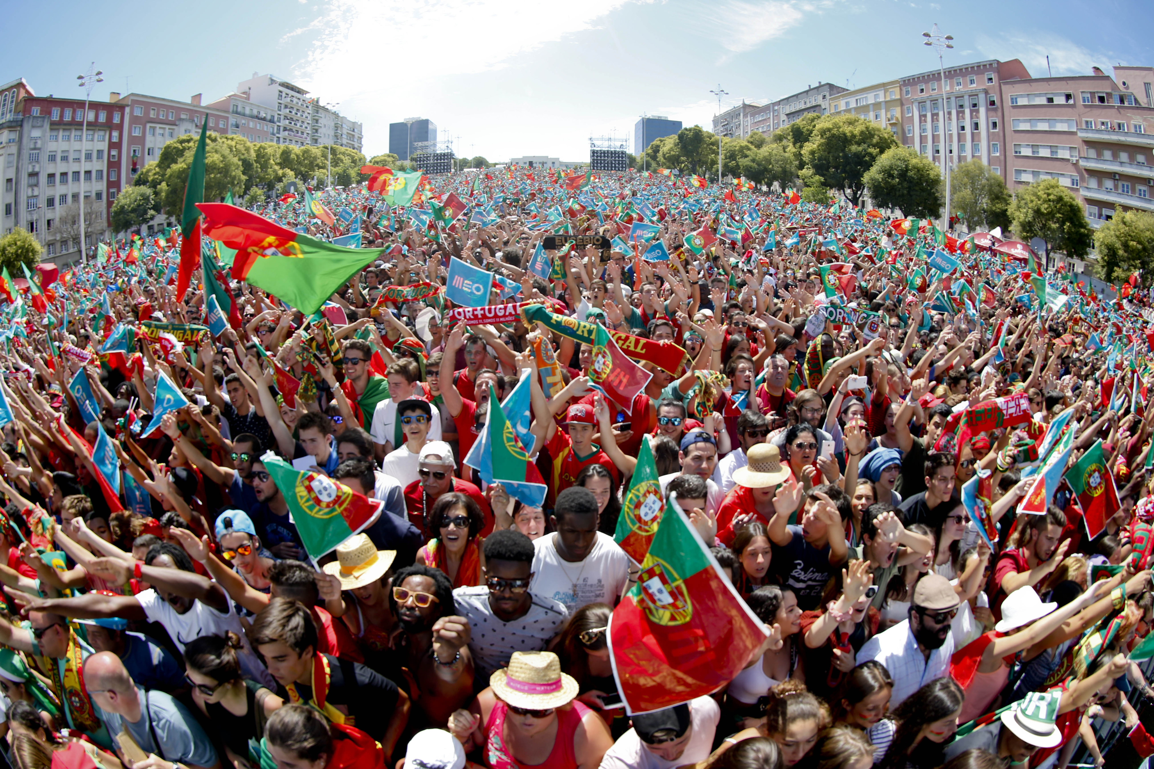 Португальский государственный страны. Население Португалии 2021. Португалия люди. Португальцы народ. Население Португалии народы.