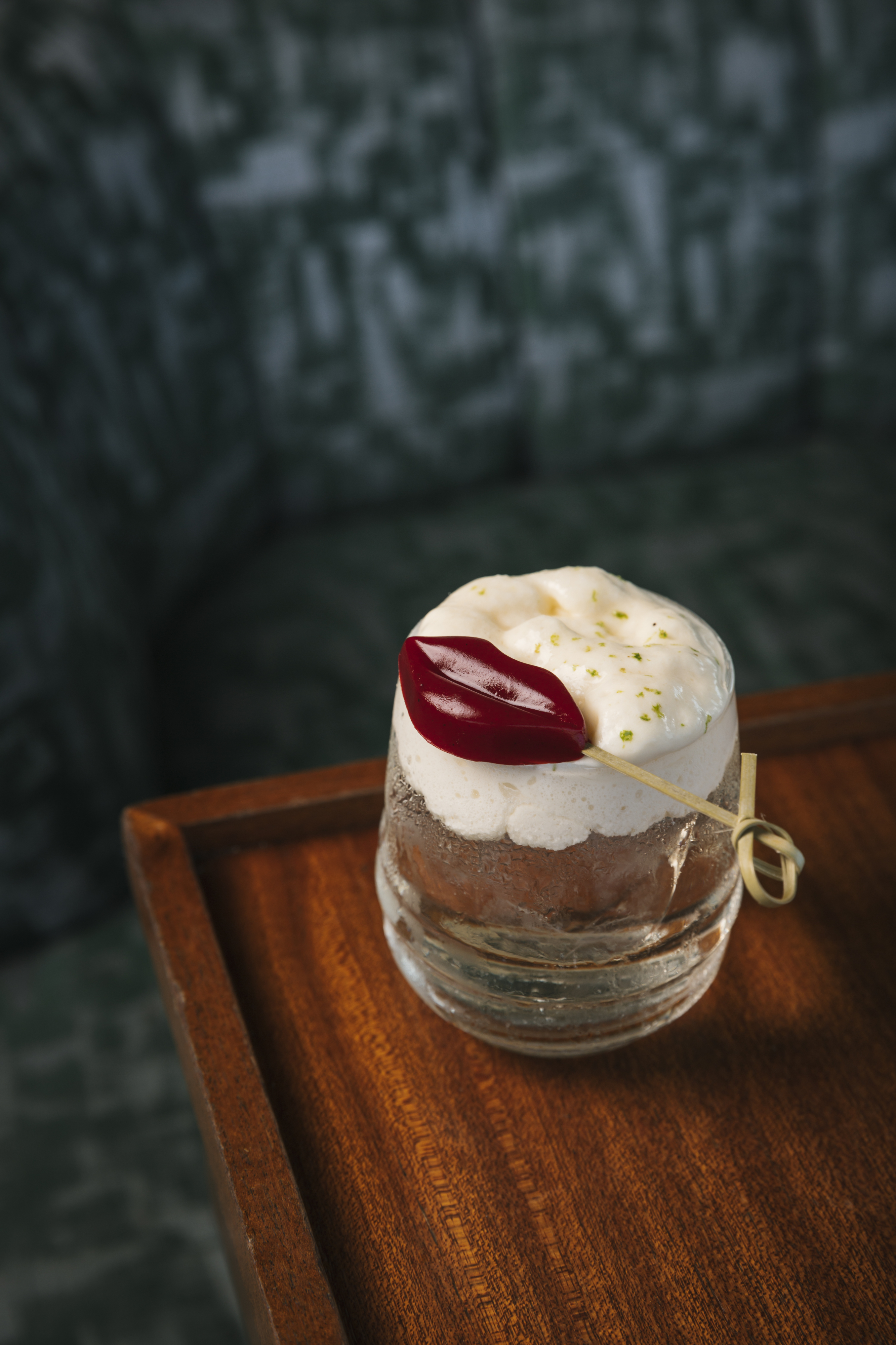 Este bar num rooftop em Lisboa é um dos melhores da Península Ibérica. Quanto custa um cocktail?