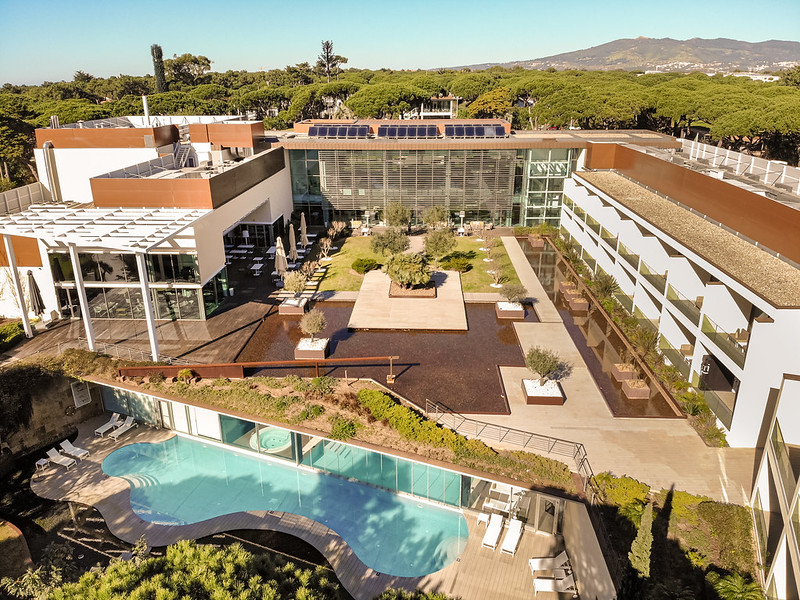 Este hotel em Cascais tem um menu que celebra os sabores do verão (mas só em agosto)