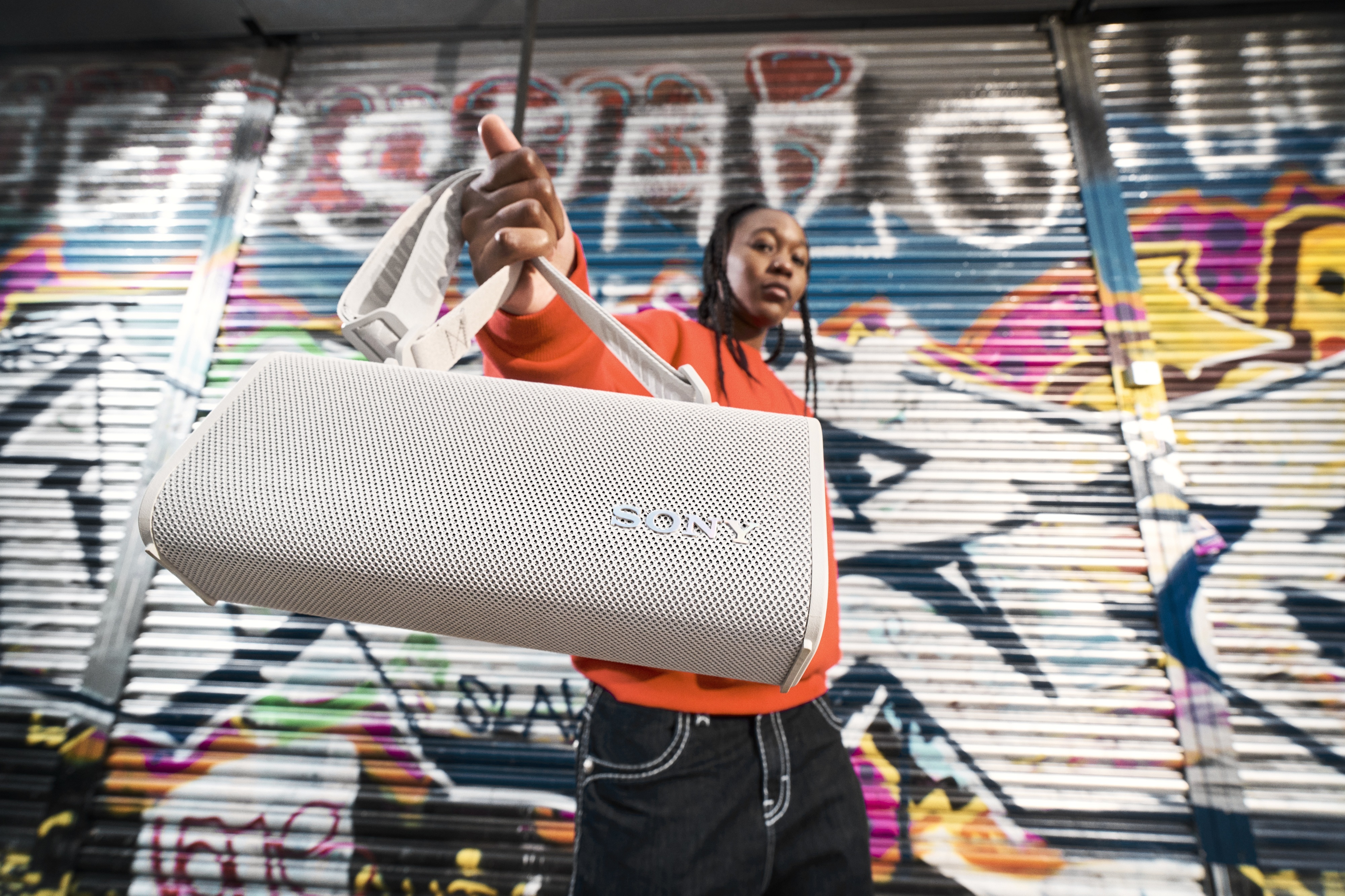 Há novas colunas ULT para fãs de graves “poderosos”. Sony estreia microfones sem fios no alinhamento