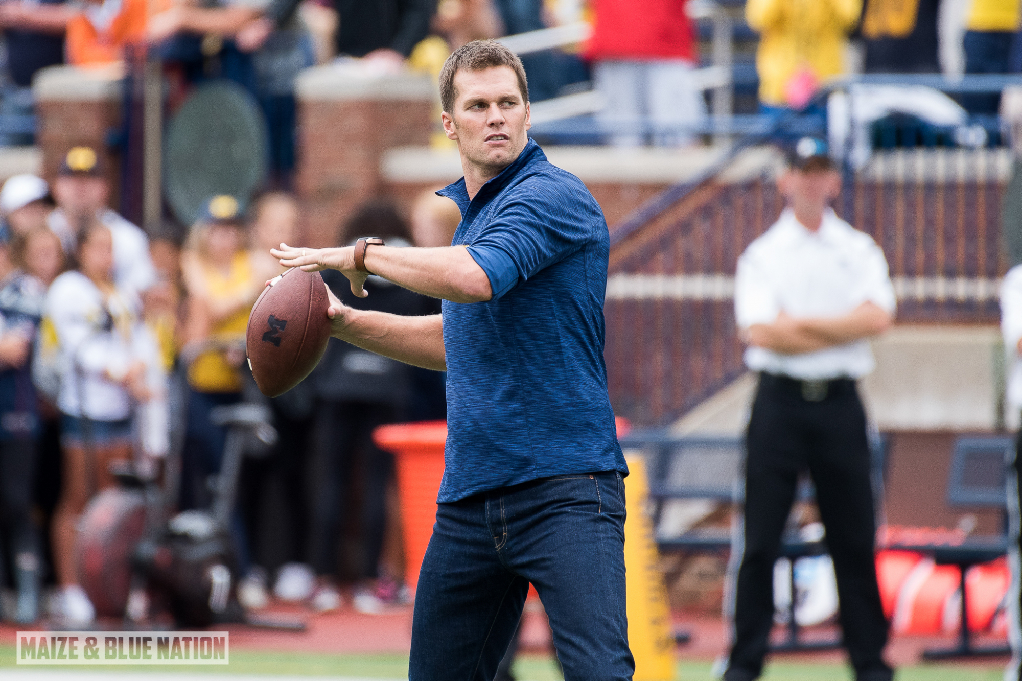 Tom Brady criticado por saltar de um penhasco com a filha de 6 anos