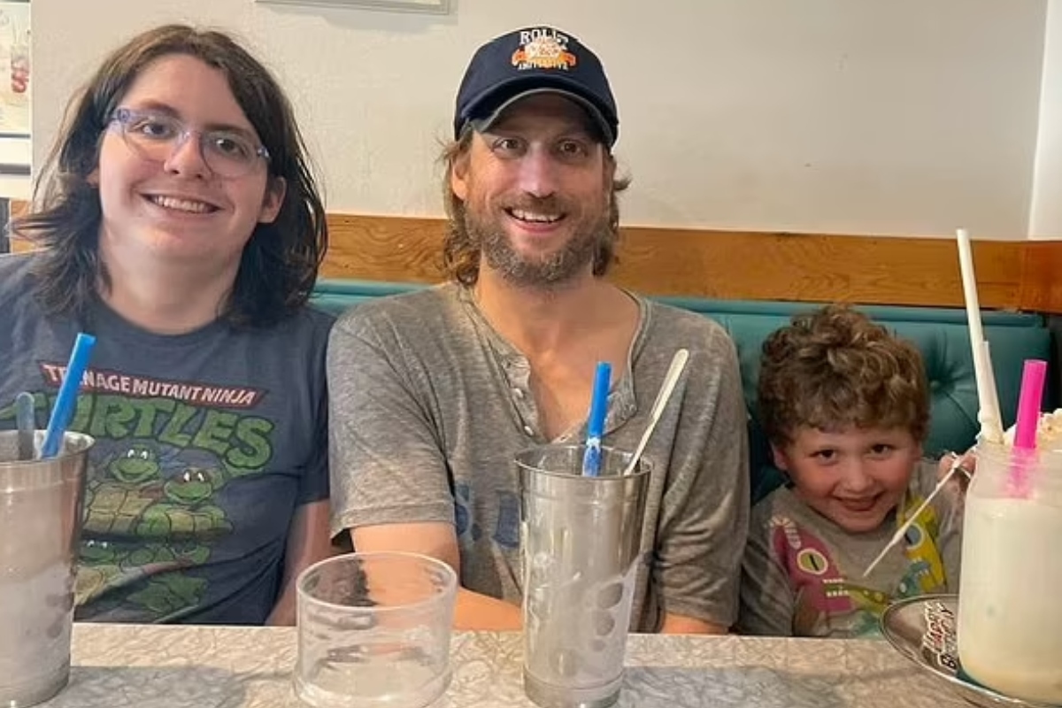 Homem mata os dois filhos, a mulher, a ex e depois suicida-se. Entenda o caso