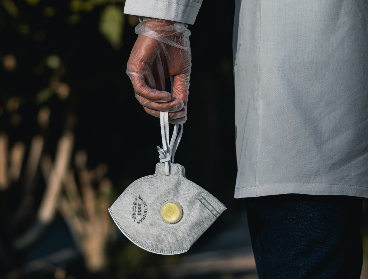 Médico do Egas Moniz é contra máscaras e passa atestados para doentes não terem de usar