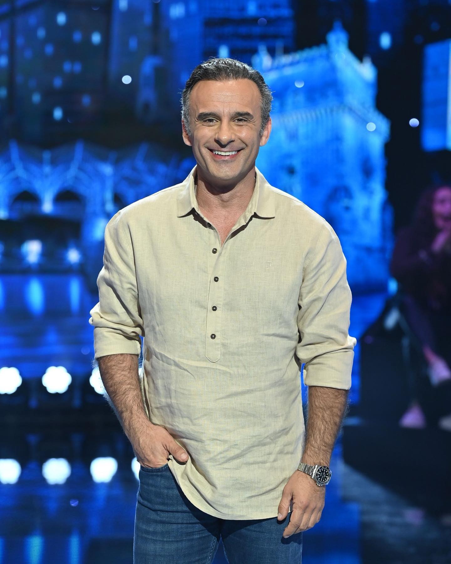 De tronco nu, Rui Unas e filho mais velho são capa de revista masculina. “Inédita em quase 23 anos”