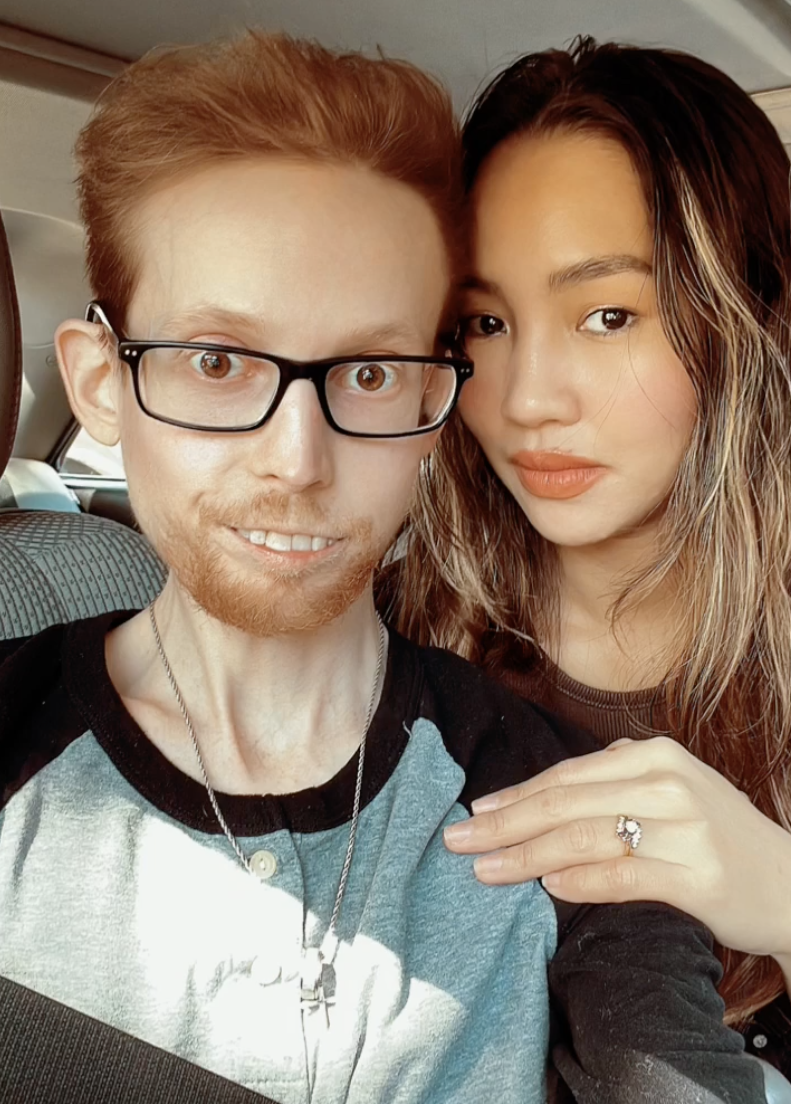 Este casal é o saco de pancada do Tiktok porque os seguidores acham que ele é “demasiado feio” para uma mulher “tão boazona”