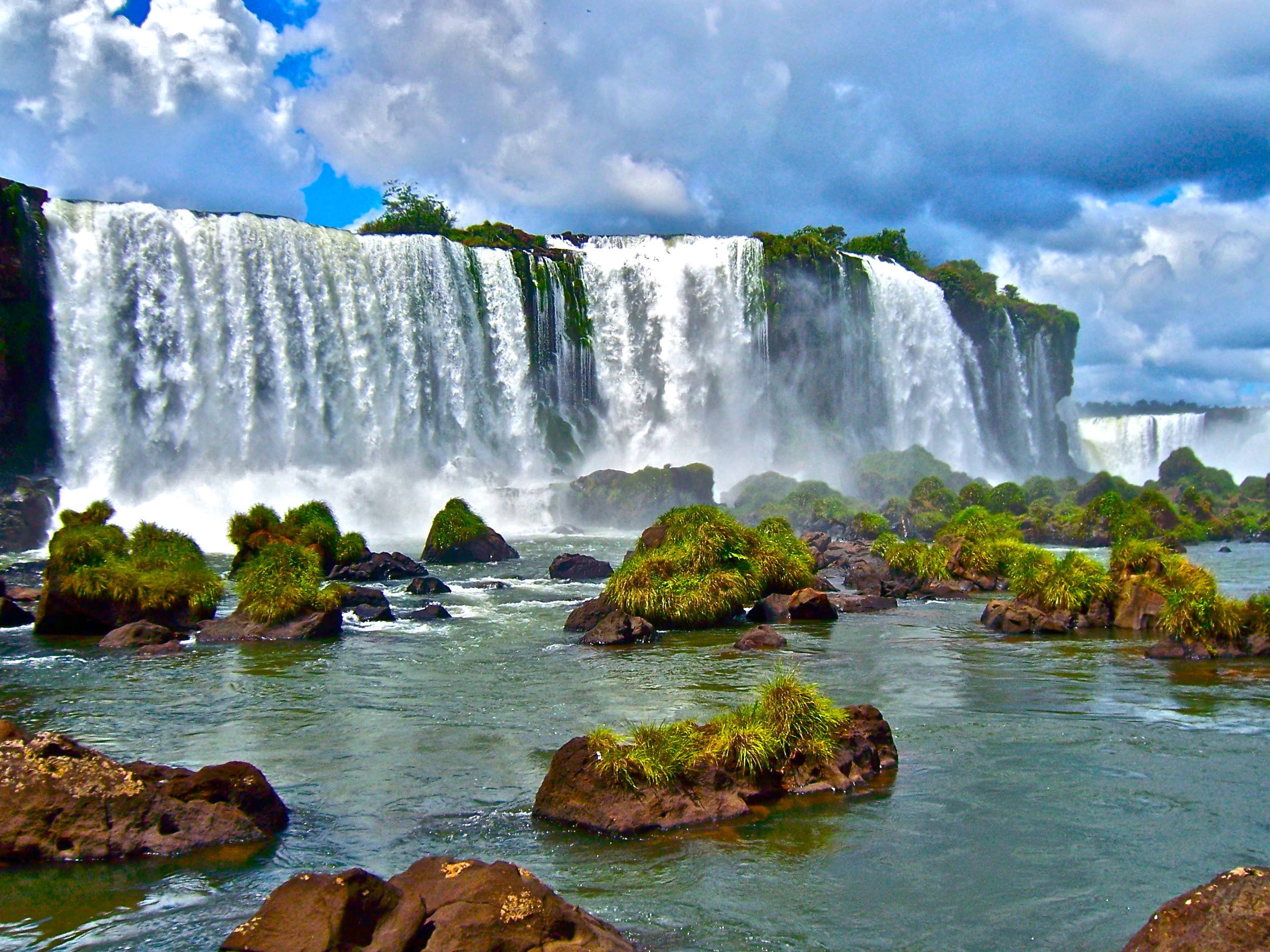 Водопады ю. Бразилия водопады Игуасу. Парк Игуасу Аргентина. Национальный парк Игуасу водопады. Водопад Игуасу в Южной Америке.