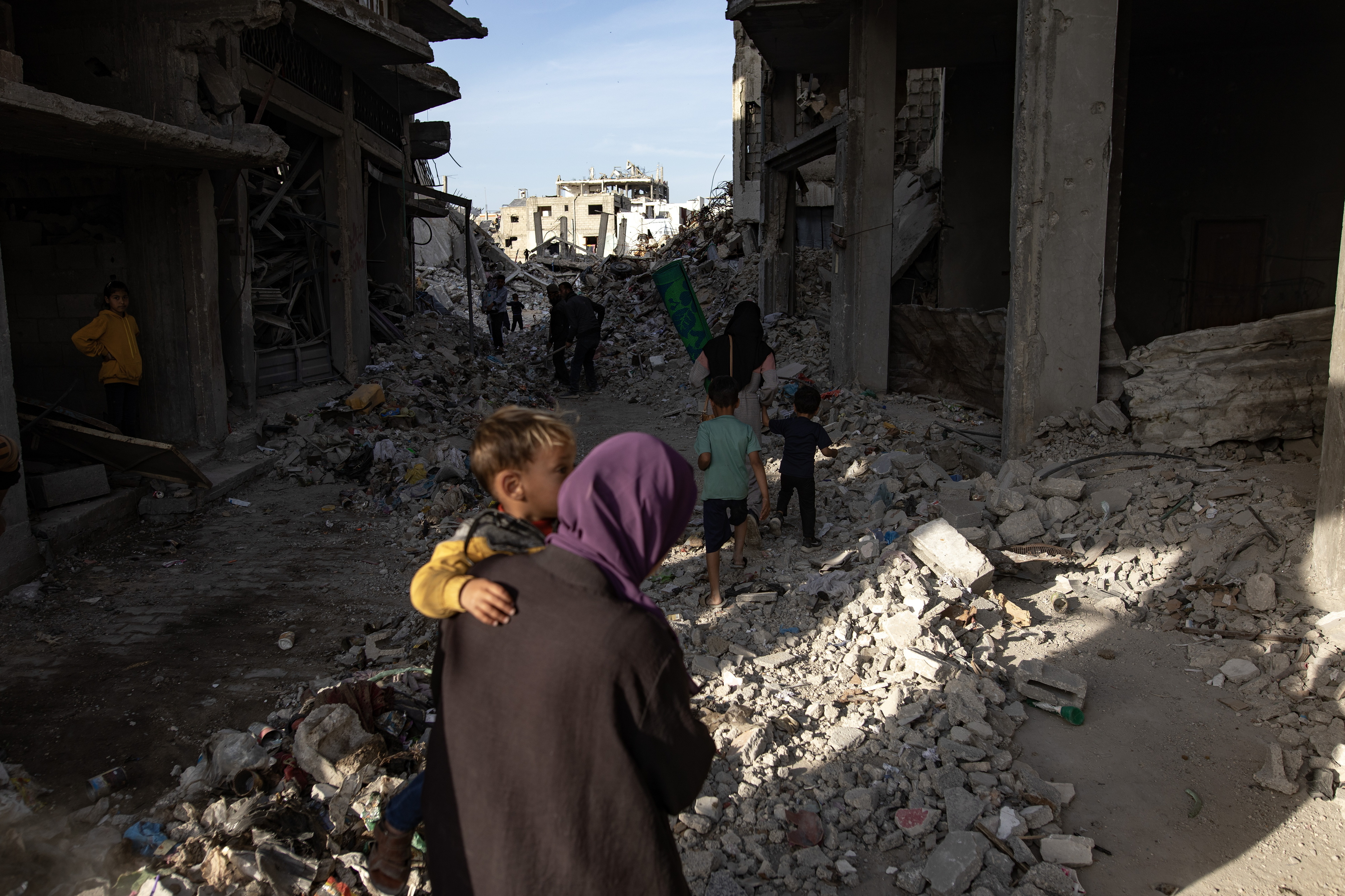 Ataques israelitas matam pelo menos 205 na Faixa de Gaza