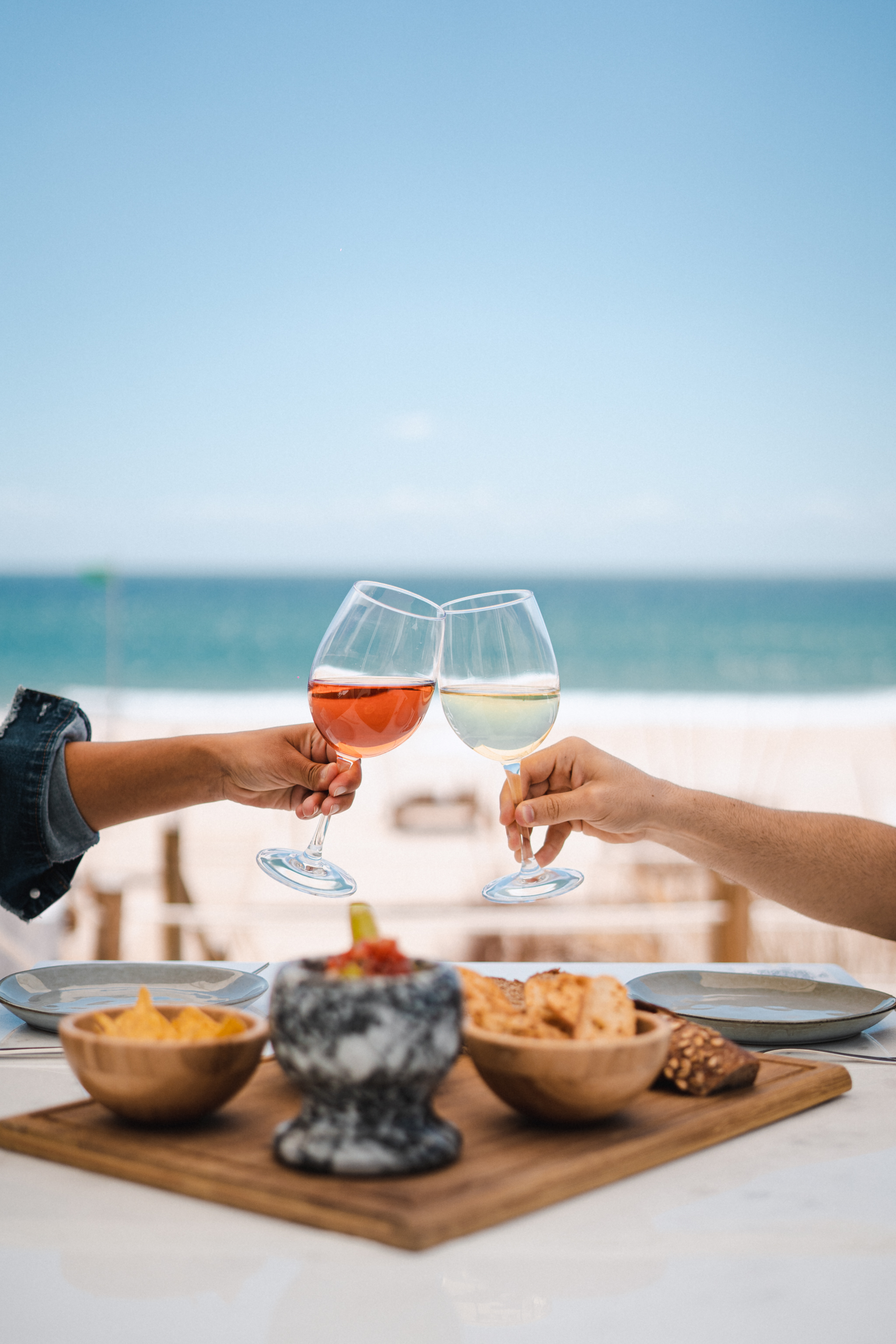 Aqui vou eu para a Costa, aqui vou eu cheio de pica, vou ao Clássico Beach Bar na Caparica