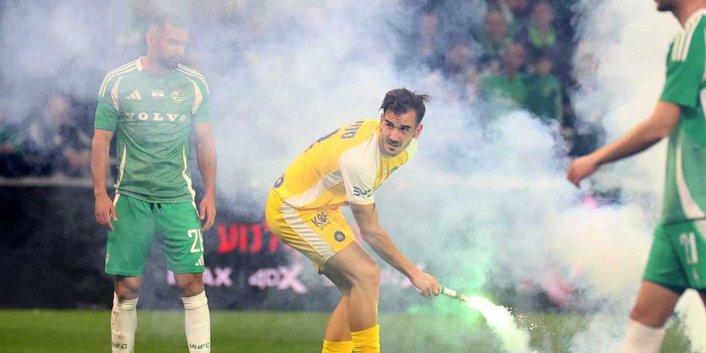 Adversário do FC Porto vê jogo interrompido pela polícia após pirotecnia