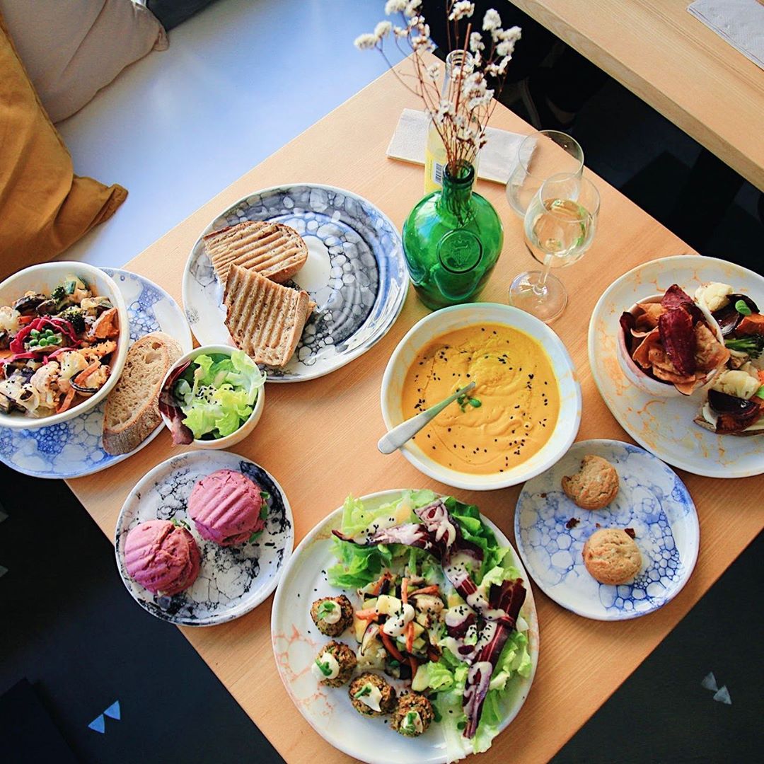 Pequeno Café Bistrô. O restaurante que abriu na véspera de o País fechar