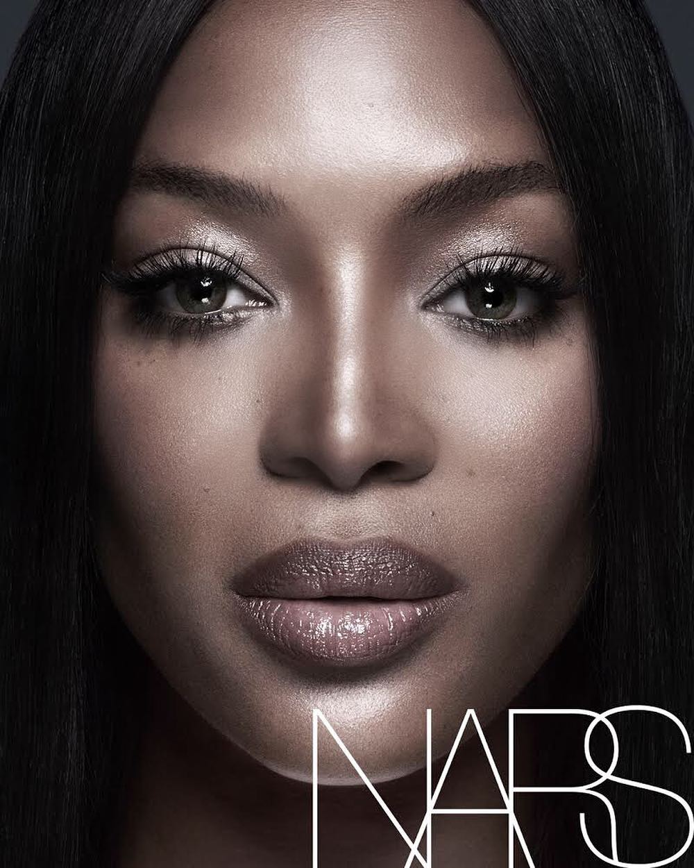 Naomi Campbell estreia-se como cara de uma marca de beleza