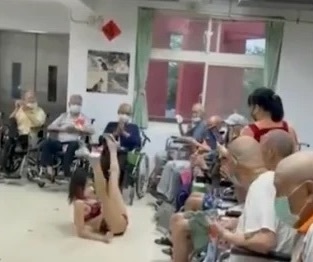 Stripper foi contratada para animar um lar de idosos. Mas a coisa correu mal — veja as fotos insólitas