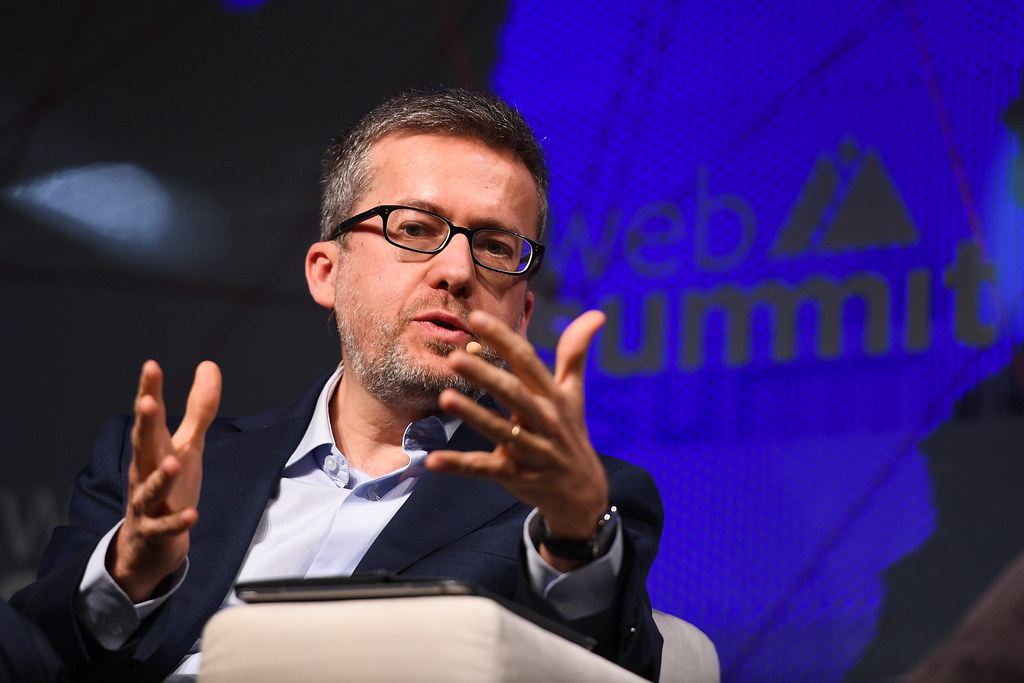 Mais polícias na rua, mais câmaras de videovigilância. Carlos Moedas já está a mudar Lisboa e investe na segurança