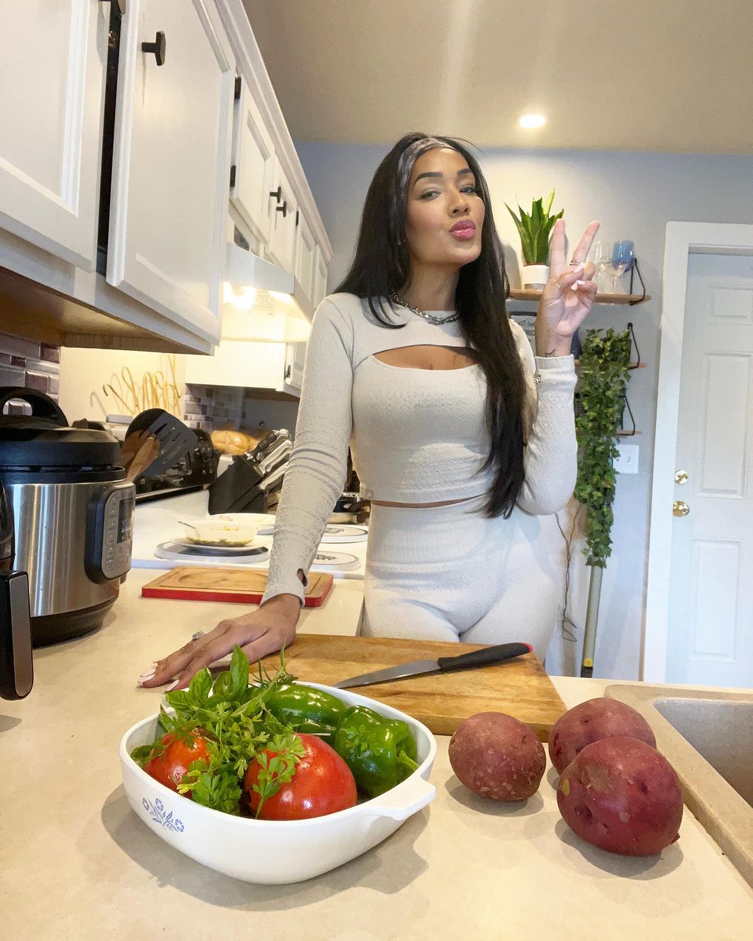 Influencer brasileira morre aos 35 anos. Mila de Jesus ficou conhecida por partilhar perda de peso