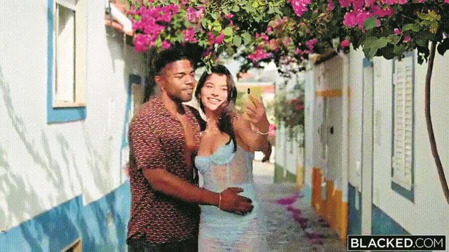 Filme pornográfico filmado no Algarve. Há cenas de sexo explícito em Ferragudo