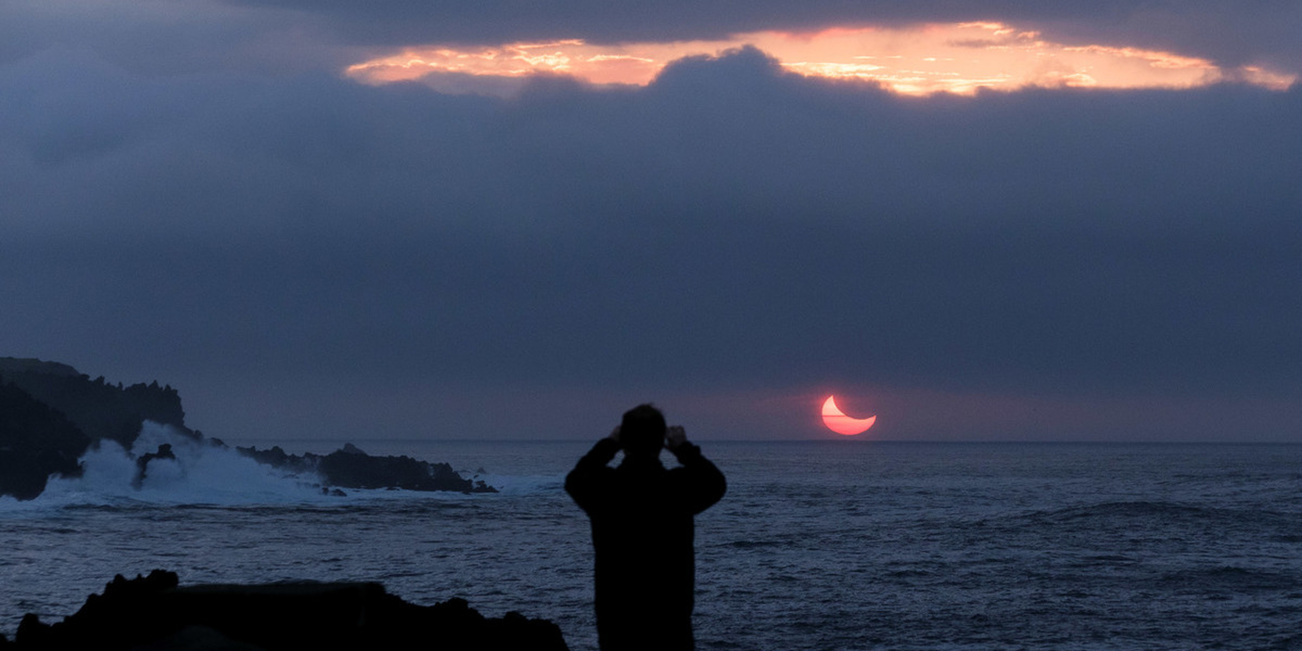 Do Sol no céu aos Sóis à mesa: Guia Repsol assinala eclipse com oferta de óculos em Lisboa e no Porto