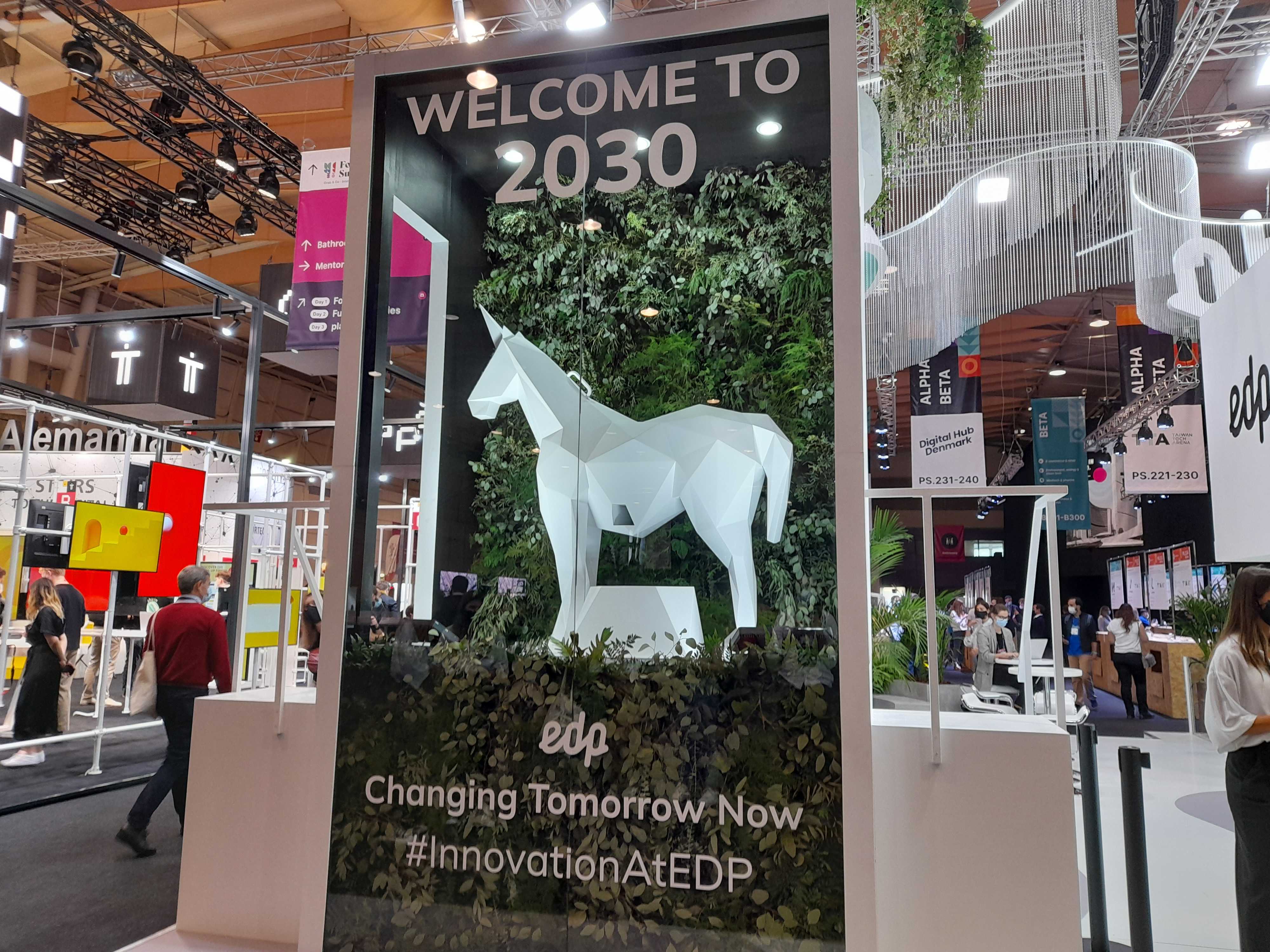 Ex-concorrente do “Big Brother” criou uma marca de milhões. Conheça a It Cosmetics, já à venda em Portugal