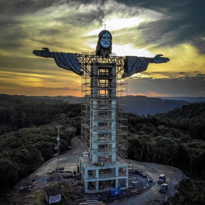 Cristo Protetor abre os braços aos visitantes no final do ano — e é maior que o do Rio de Janeiro