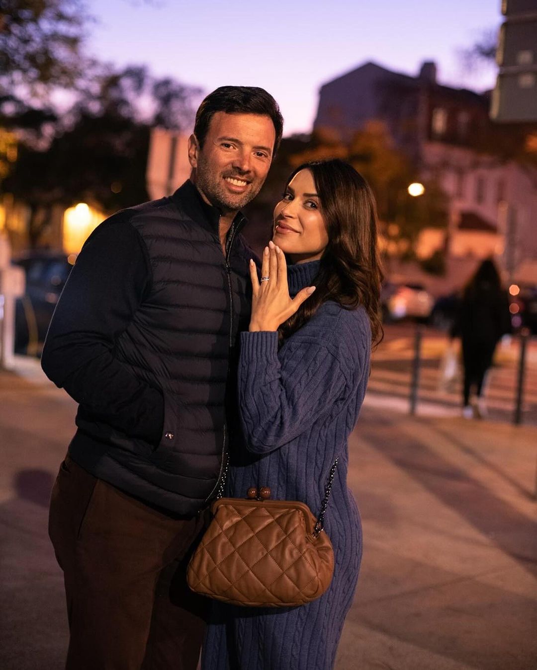 Seis anos e dois filhos depois, Dânia Neto é pedida em casamento. “A mamã disse sim”