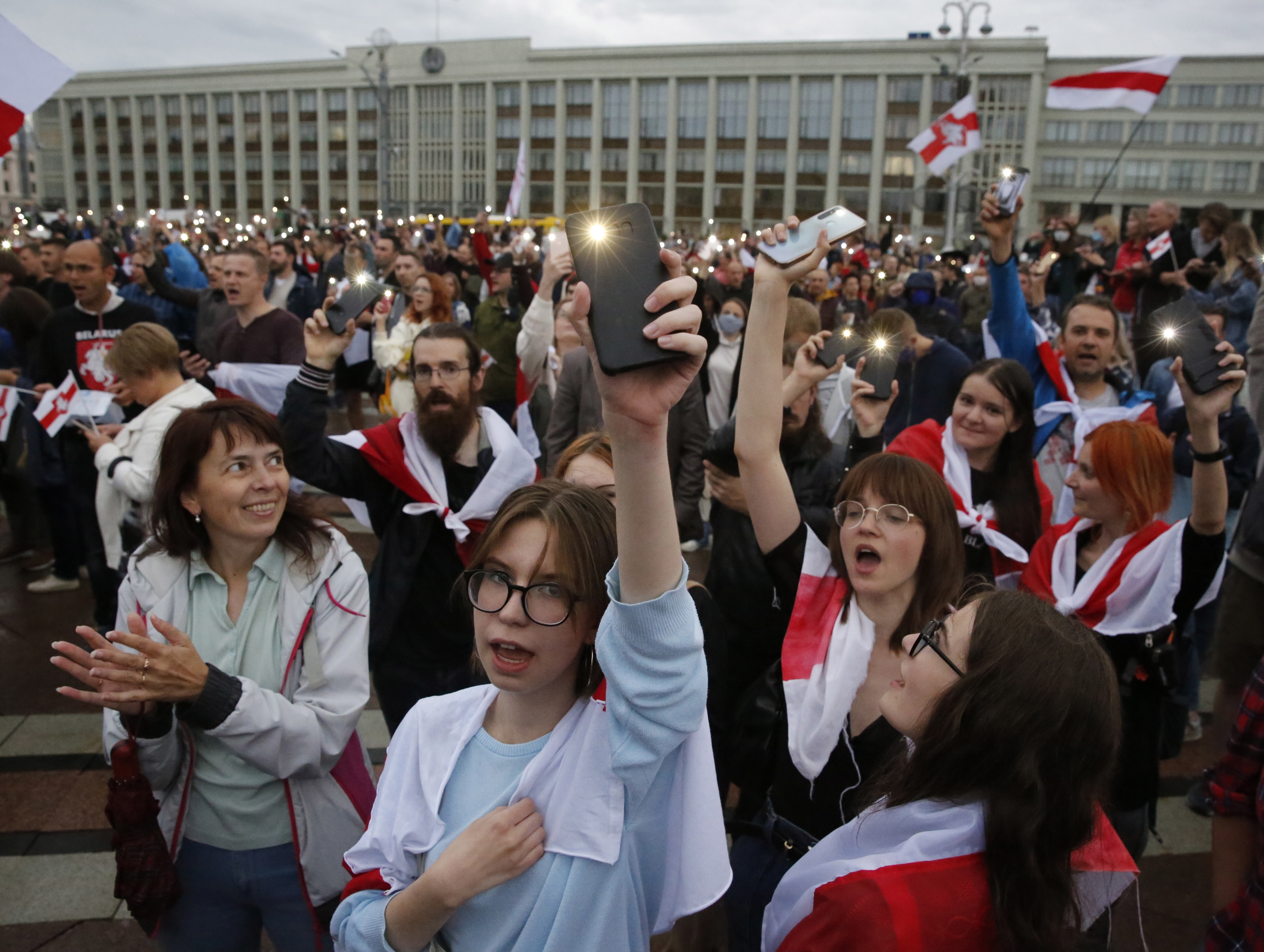 Presidente da Bielorrússia avisa manifestantes da oposição que estão a ser vigiados