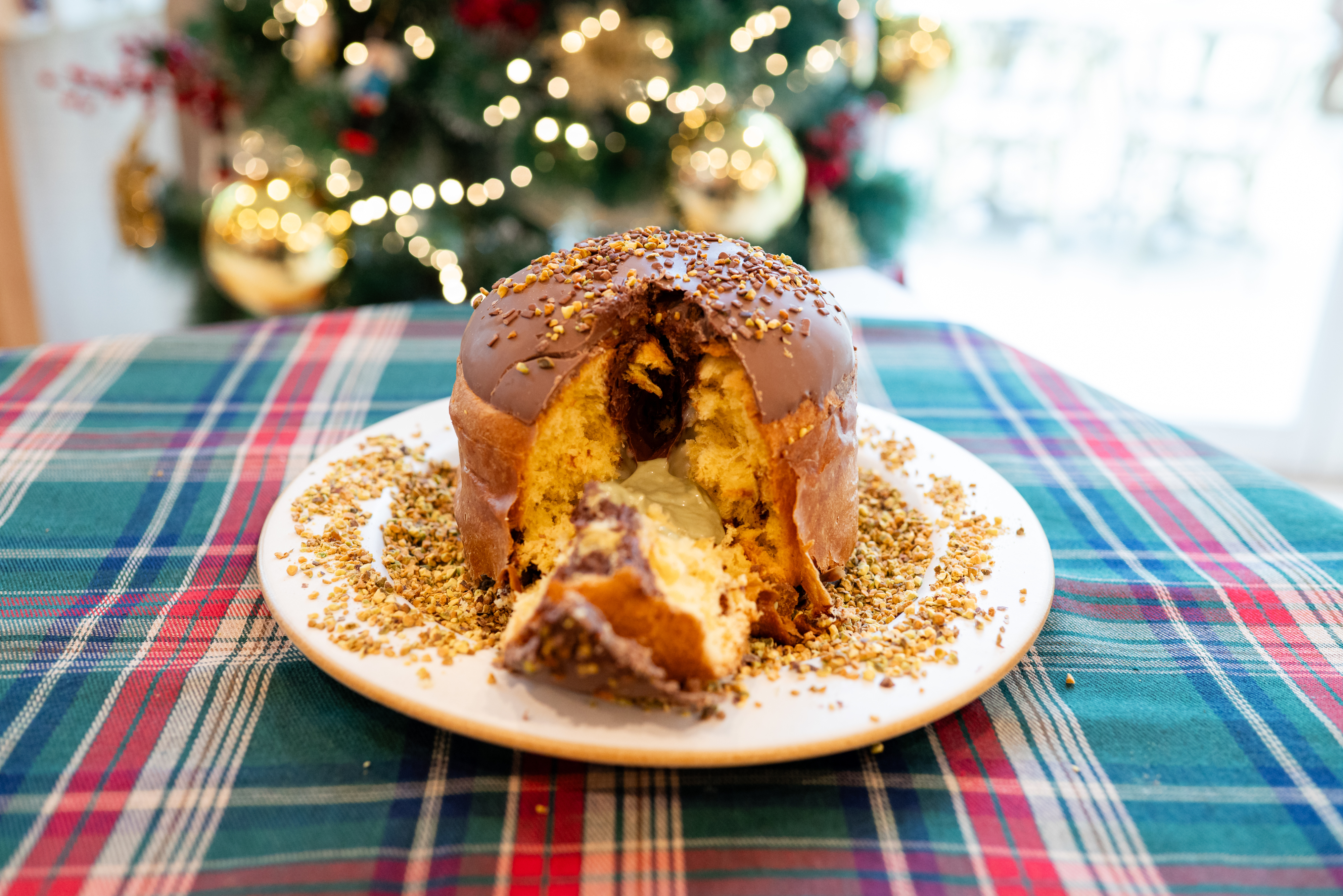 Brigadeiros, panetones ou bolo guirlanda. Já pode encomendar os doces do Carolina Sales Café para o Natal