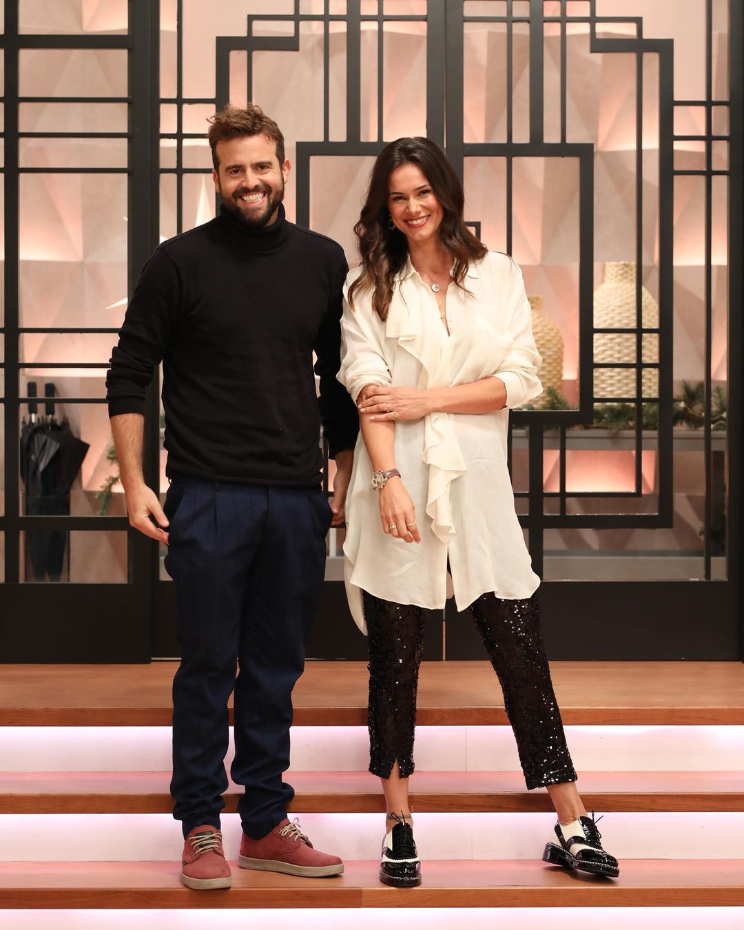 A dupla Cláudia Vieira e João Manzarra está de volta — e desta vez ocupa as tardes de sábado