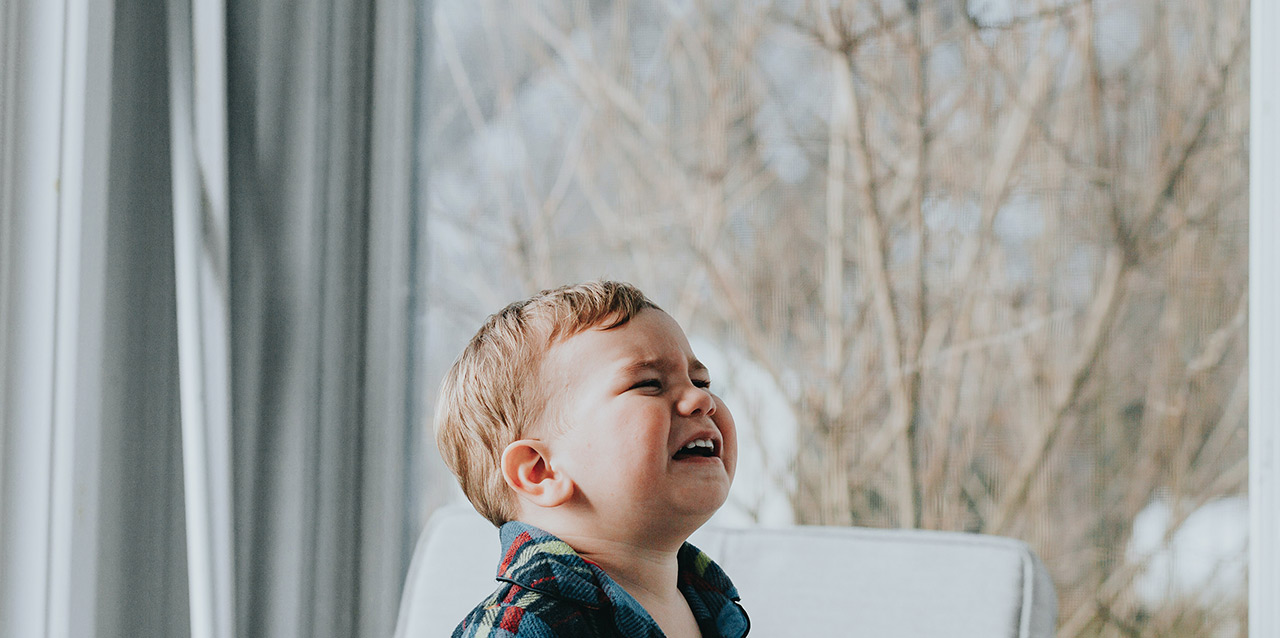 Casal pede para mudar de lugar num restaurante por causa do choro de um bebé. A mãe passou-se e houve confusão